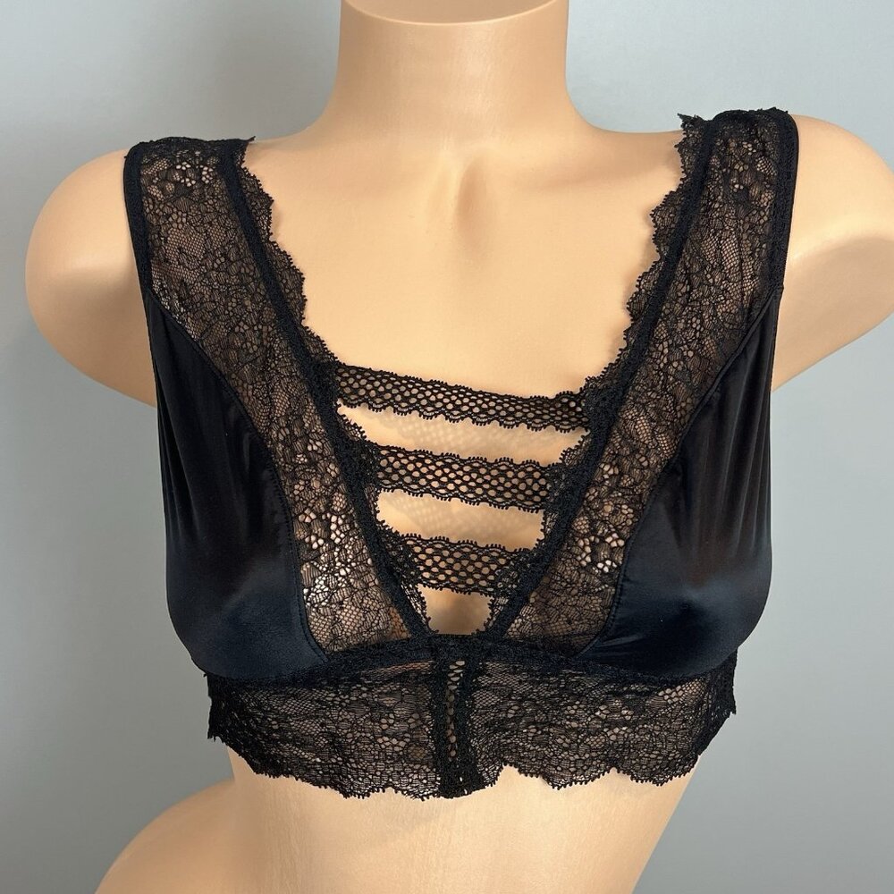 Victoria's Secret Black Lace Bra Bralette Size Medium Strappy Nwt